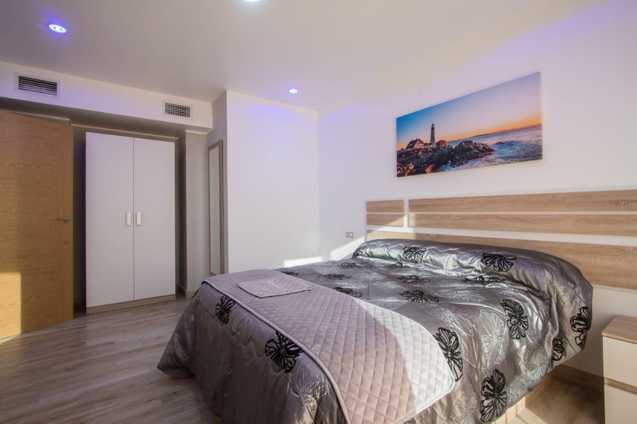 Beach, City Center And Entertainment Alicante Bagian luar foto