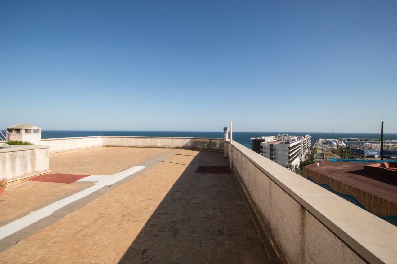 Beach, City Center And Entertainment Alicante Bagian luar foto