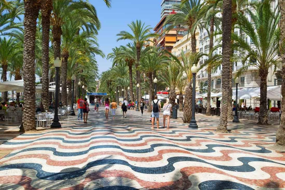 Beach, City Center And Entertainment Alicante Bagian luar foto
