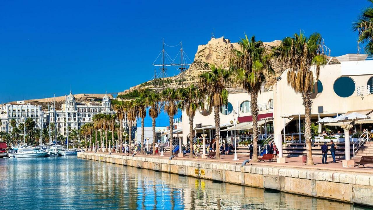Beach, City Center And Entertainment Alicante Bagian luar foto