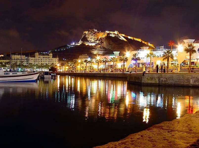 Beach, City Center And Entertainment Alicante Bagian luar foto